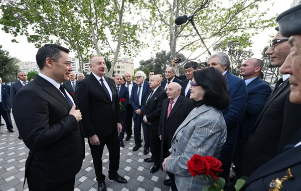 İlham Əliyev və Sadır Japarov Bakıda Çingiz Aytmatovun abidəsinin açılışında iştirak ediblər - YENİLƏNİB