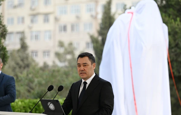 İlham Əliyev və Sadır Japarov Bakıda Çingiz Aytmatovun abidəsinin açılışında iştirak ediblər - YENİLƏNİB