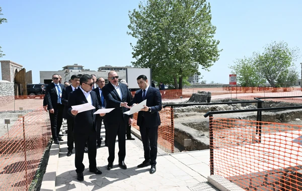 Prezidentlər Pənahəli xanın sarayı və İmarət kompleksində görülən işlərlə tanış olublar - YENİLƏNİB + FOTO
