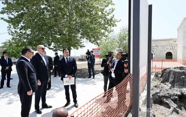 Prezidentlər Pənahəli xanın sarayı və İmarət kompleksində görülən işlərlə tanış olublar - YENİLƏNİB + FOTO