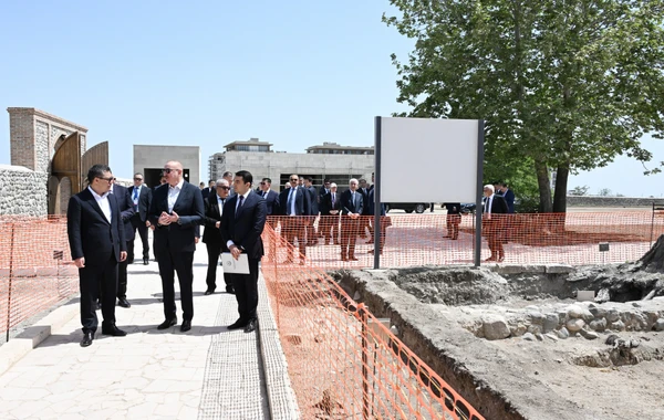 Prezidentlər Pənahəli xanın sarayı və İmarət kompleksində görülən işlərlə tanış olublar - YENİLƏNİB + FOTO