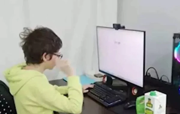 O indi 15 yaşlı böyük oğlandır - "Filosof Atakan"ın son halı - FOTO