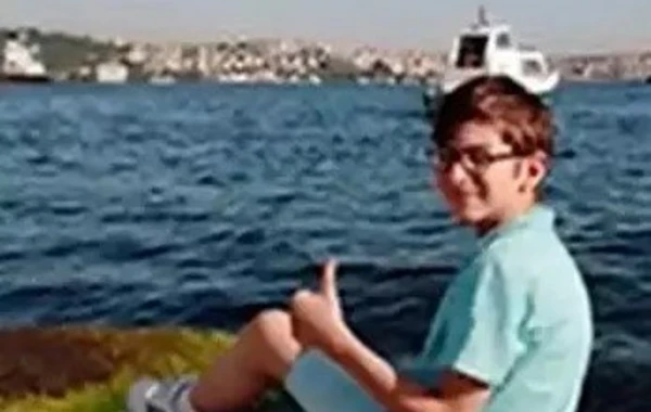 O indi 15 yaşlı böyük oğlandır - "Filosof Atakan"ın son halı - FOTO