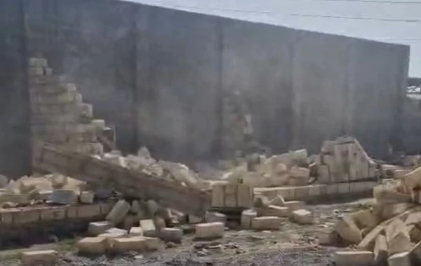 Nazirlik yol kənarında qanunsuz tikintinin qarşısını alıb - FOTO/VİDEO