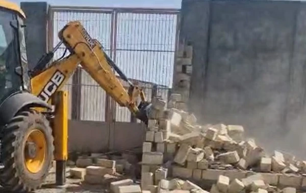 Nazirlik yol kənarında qanunsuz tikintinin qarşısını alıb - FOTO/VİDEO