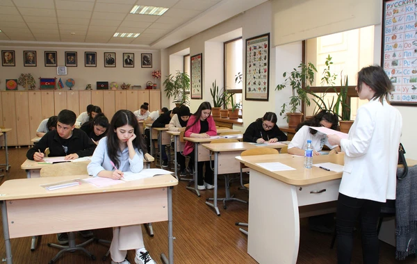 10 minə yaxın şagird yarışır - FOTO