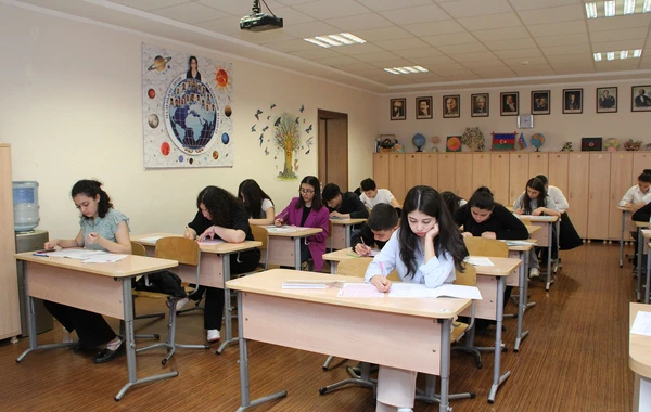 10 minə yaxın şagird yarışır - FOTO
