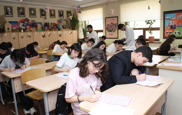 10 minə yaxın şagird yarışır - FOTO