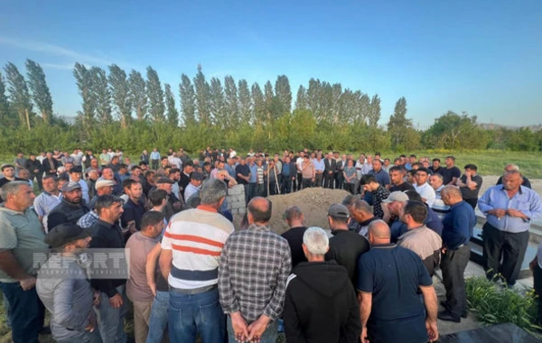 Sədərəkdə sursat partlayışı nəticəsində həlak olan mülki şəxslər dəfn edilib - FOTO