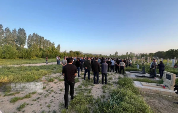 Sədərəkdə sursat partlayışı nəticəsində həlak olan mülki şəxslər dəfn edilib - FOTO