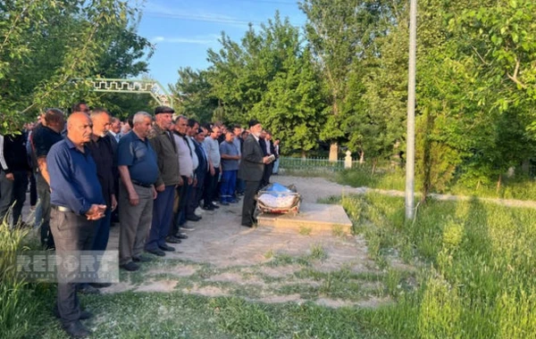Sədərəkdə sursat partlayışı nəticəsində həlak olan mülki şəxslər dəfn edilib - FOTO