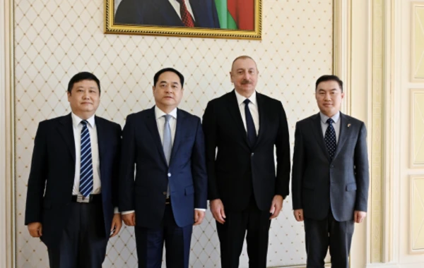 Prezident İlham Əliyev Xarici ölkələrlə dostluq üzrə Çin Xalq Assosiasiyasının sədrini qəbul edib - FOTO