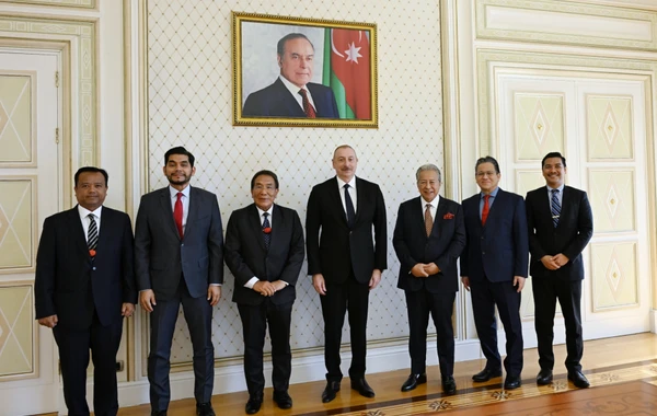 İlham Əliyev Malayziyanın Parlament Senatının prezidentini qəbul edib - FOTO - YENİLƏNİB