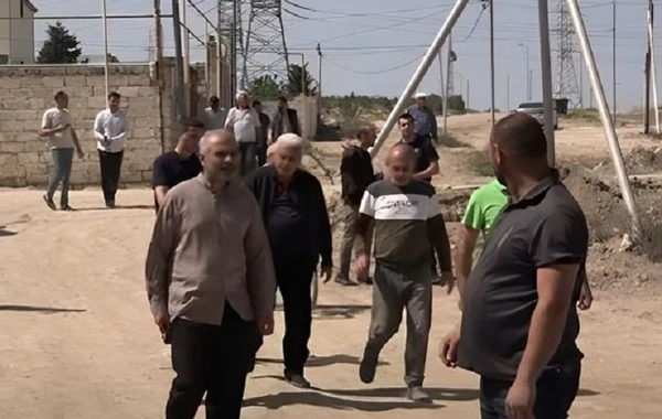 Qəsəbə sakinləri: “13 ildir kanalizasiya problemi həll olunmur” - VİDEO