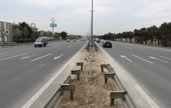 Bakıda yerüstü piyada keçidinin inşasına start verilib - FOTO