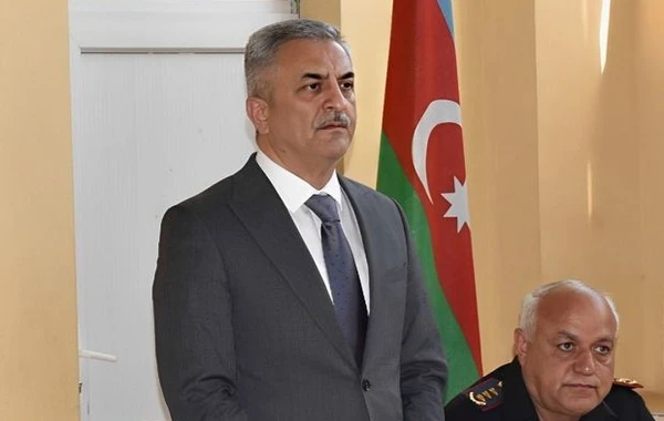 Azərbaycanda icra başçısının səsini eşitmədiyi üçün mikrofonla danışmağını istəyən əlil CƏZALANDIRILDI