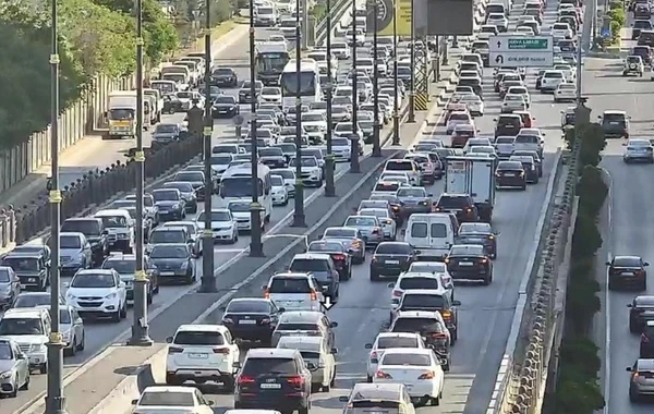 Bakının bir sıra yollarında tıxac müşahidə olunur - SİYAHI