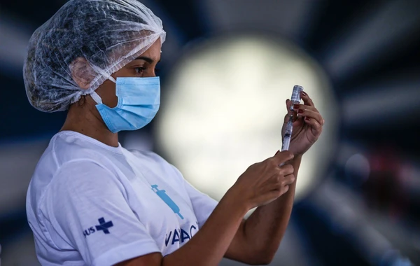 "AstraZeneca" COVID 19 peyvəndinin nadir mənfi təsiri ola biləcəyini qəbul etdi