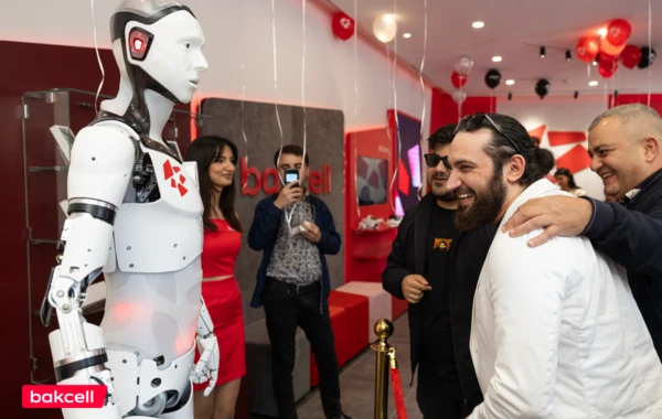 Bakcell Fəvvarələr Meydanında yeni innovativ mağazasını təqdim etdi! - FOTO