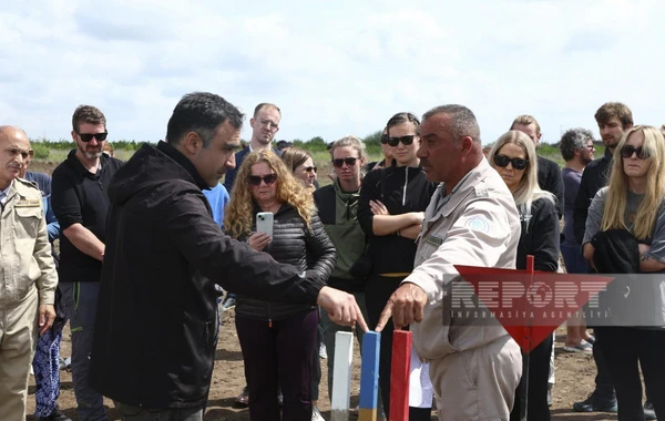 ANAMA nümayəndəsi səyahətçilərə Qarabağda aparılan minatəmizləmə işləri barədə məlumat verib - YENİLƏNİB - FOTO