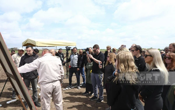 ANAMA nümayəndəsi səyahətçilərə Qarabağda aparılan minatəmizləmə işləri barədə məlumat verib - YENİLƏNİB - FOTO