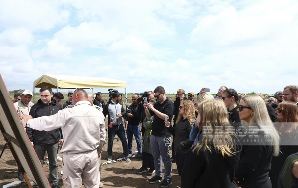 ANAMA nümayəndəsi səyahətçilərə Qarabağda aparılan minatəmizləmə işləri barədə məlumat verib - YENİLƏNİB - FOTO