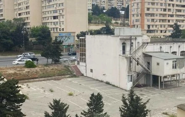 В Баку сносится известный дом торжеств - ФОТО