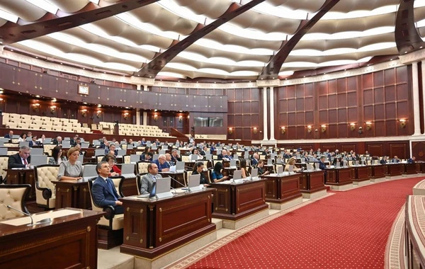 Parlament şəhid ailəsi üzvlərinin özəl universitetlərdə pulsuz təhsil almasına dair layihəni təsdiqləyib