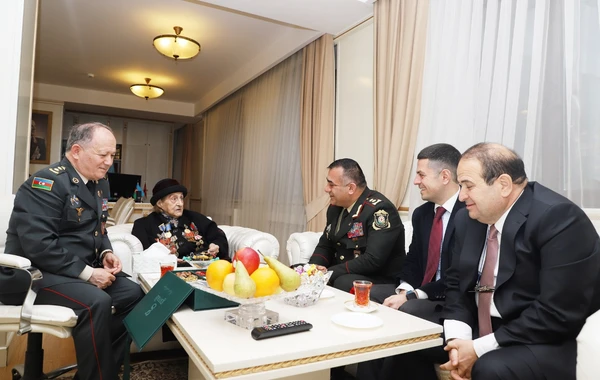Azərbaycanda 102 yaşlı qadın təltif edilib - FOTO