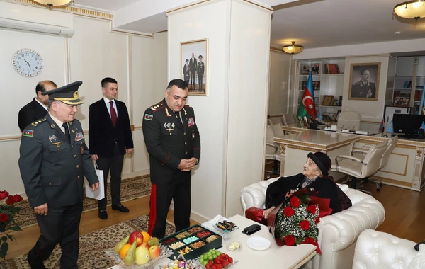 Azərbaycanda 102 yaşlı qadın təltif edilib - FOTO