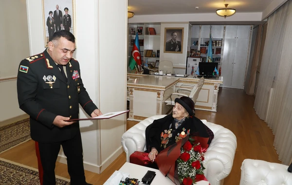 Azərbaycanda 102 yaşlı qadın təltif edilib - FOTO