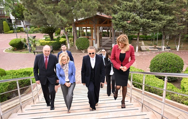 Bolqarıstanın birinci xanımı Azərbaycan milli mətbəxinin nümunələri ilə tanış olub - FOTO