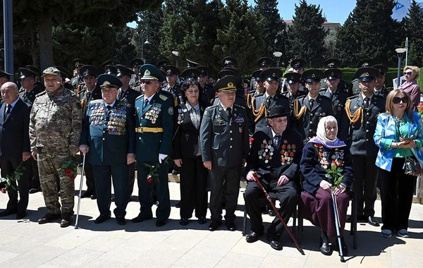 Müdafiə Nazirliyinin şəxsi heyəti ikinci dünya müharibəsində həlak olanların xatirəsini yad ediblər - FOTO/VİDEO
