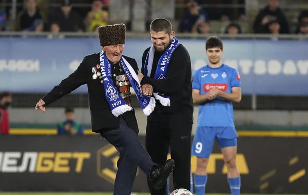 Nurmaqomedovdan gözlənilməz addım, topa ilk zərbəni vurmaqdan imtina etdi - FOTO