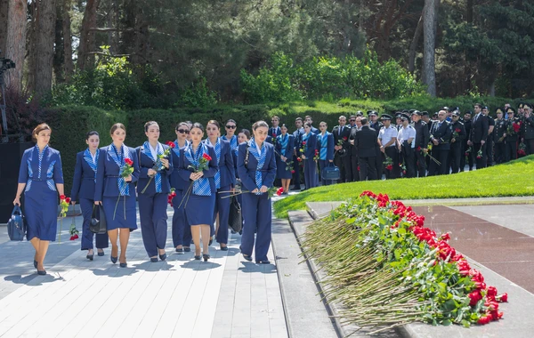 AZAL-ın kollektivi Ulu öndər Heydər Əliyevin əziz xatirəsini yad edib - FOTO