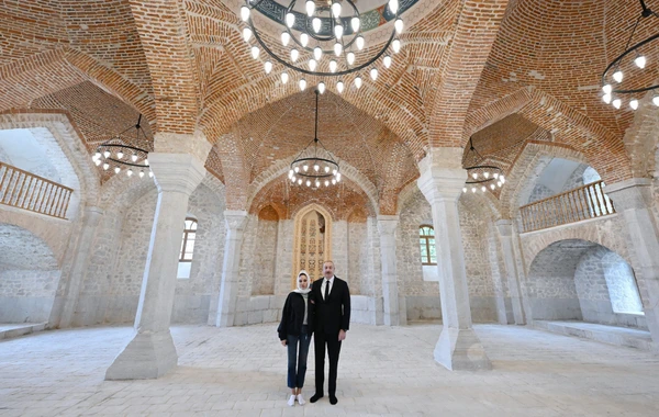 İlham Əliyev və Mehriban Əliyeva Aşağı Gövhər Ağa məscidində - YENİLƏNİB + FOTO