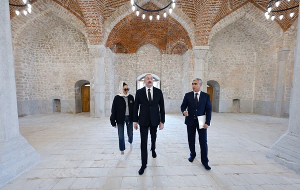 İlham Əliyev və Mehriban Əliyeva Aşağı Gövhər Ağa məscidində - YENİLƏNİB + FOTO