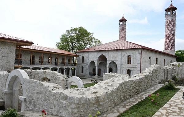 İlham Əliyev və Mehriban Əliyeva Aşağı Gövhər Ağa məscidində - YENİLƏNİB + FOTO