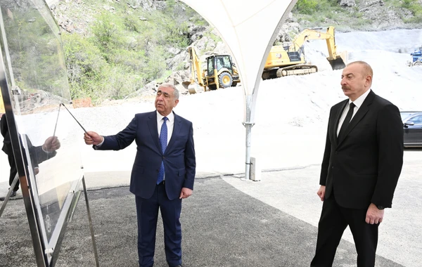 İlham Əliyev Xankəndi-Şuşa-Laçın avtomobil yolunda görülən işlərlə tanış olub - YENİLƏNİB + FOTO