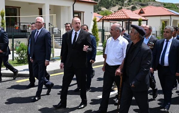 İlham Əliyev Laçın rayonunun Sus kəndinə köçmüş sakinlərlə görüşüb - YENİLƏNİB + FOTO