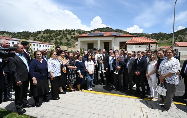 İlham Əliyev Laçın rayonunun Sus kəndinə köçmüş sakinlərlə görüşüb - YENİLƏNİB + FOTO