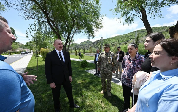 İlham Əliyev Laçın rayonunun Sus kəndinə köçmüş sakinlərlə görüşüb - YENİLƏNİB + FOTO