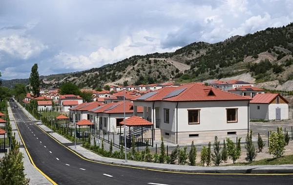 İlham Əliyev Laçın rayonunun Sus kəndinə köçmüş sakinlərlə görüşüb - YENİLƏNİB + FOTO
