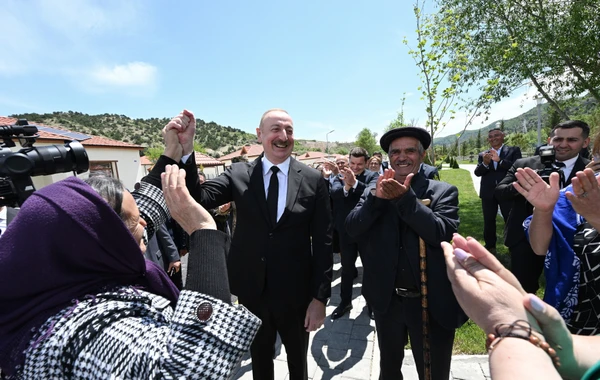 İlham Əliyev Laçın rayonunun Sus kəndinə köçmüş sakinlərlə görüşüb - YENİLƏNİB + FOTO