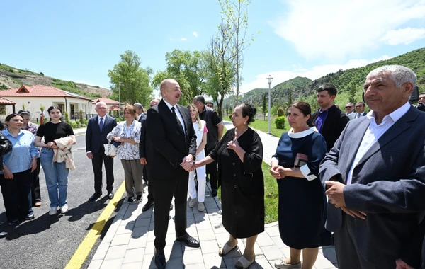 İlham Əliyev Laçın rayonunun Sus kəndinə köçmüş sakinlərlə görüşüb - YENİLƏNİB + FOTO