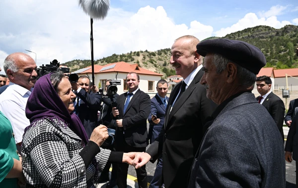 İlham Əliyev Laçın rayonunun Sus kəndinə köçmüş sakinlərlə görüşüb - YENİLƏNİB + FOTO