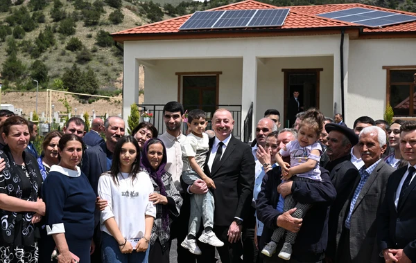 İlham Əliyev Laçın rayonunun Sus kəndinə köçmüş sakinlərlə görüşüb - YENİLƏNİB + FOTO