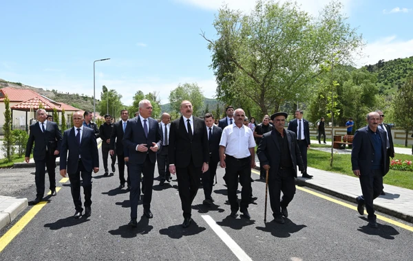 İlham Əliyev Laçın rayonunun Sus kəndinə köçmüş sakinlərlə görüşüb - YENİLƏNİB + FOTO