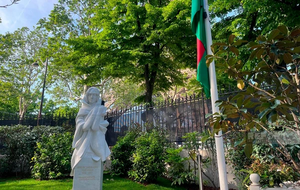 В Париже после реставрации открыли подвергшийся вандализму памятник Натаван - ФОТО