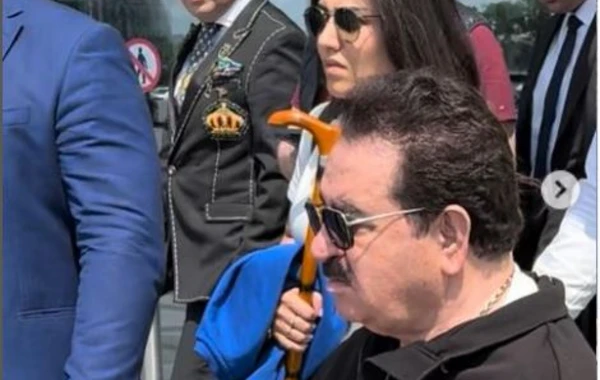 İbrahim Tatlıeses Bakıya əlil arabasında gəldi - FOTO